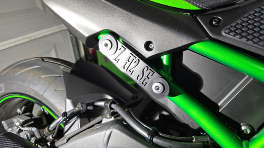 KAWASAKI Z H2 REAR PASSENGER PEG DELETE BLOCK OFF PLATES - Howling Moto