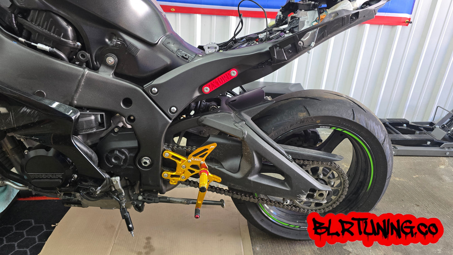 KAWASAKI NINJA ZX-10R ZX-10RR ZX1000 REAR PEG DELETE BLOCK OFF PLATES AND EXHAUST HANGER KIT FITS 2011 - 2024 - Howling Moto