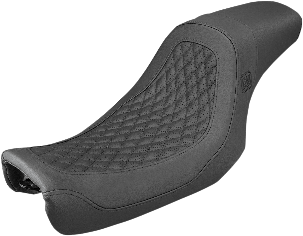 Black Saddlemens Speed Merchant Pro Series motorcycle seat for FLD/FXD bikes 2006-2017, designed for comfort and style.