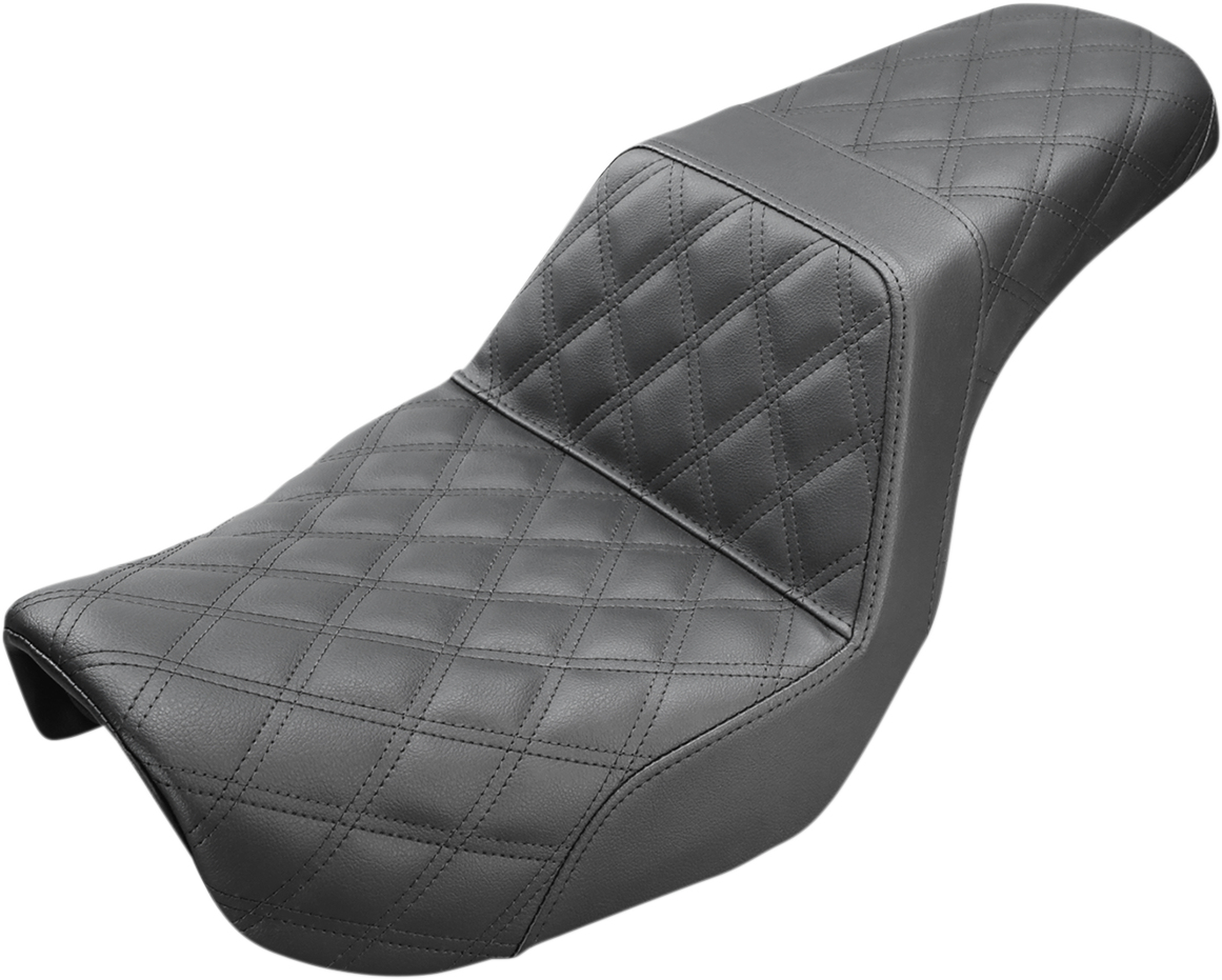 Bill's Exhausts SADDLEMEN Step-Up Seat in black with full lattice stitch for Dyna motorcycles, showcasing textured leather and stitching details.