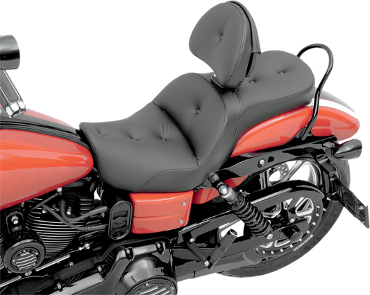 Bill's Exhausts SADDLEMEN Explorer Road Sofa Seat with backrest for Dyna '06-'17 motorcycle, showcasing comfortable seating and back support.
