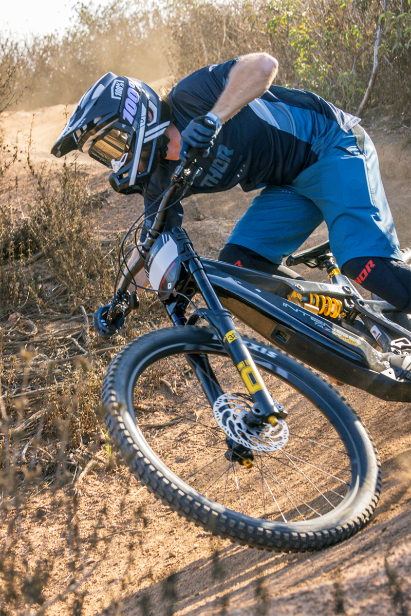 100% Trajecta Helmet - Fidlock - Black/White - Medium 80003-00006 - Howling Moto