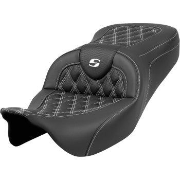 Bill's Exhausts SADDLEMEN Roadsofa™ motorcycle seat with lattice stitch in white, designed for FLH/FLT models 2008-2023.