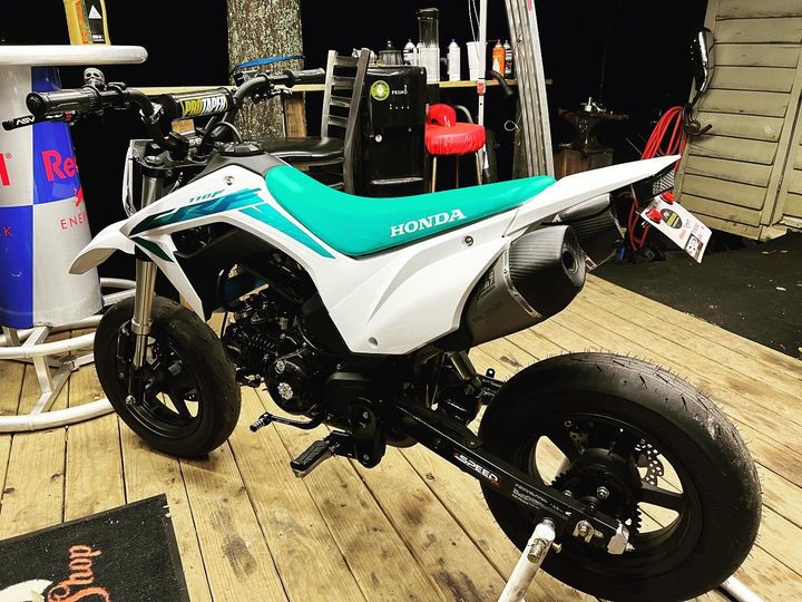 The Speed Shop CRF110 bracket with taillight and integrate blinkers - Howling Moto