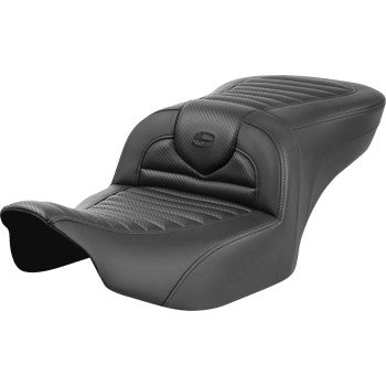Bill's Exhausts SADDLEMEN Roadsofa™ seat without backrest, Tuck-n-Roll style, with carbon fiber finish for FLTR/FLHX 2023-2024.