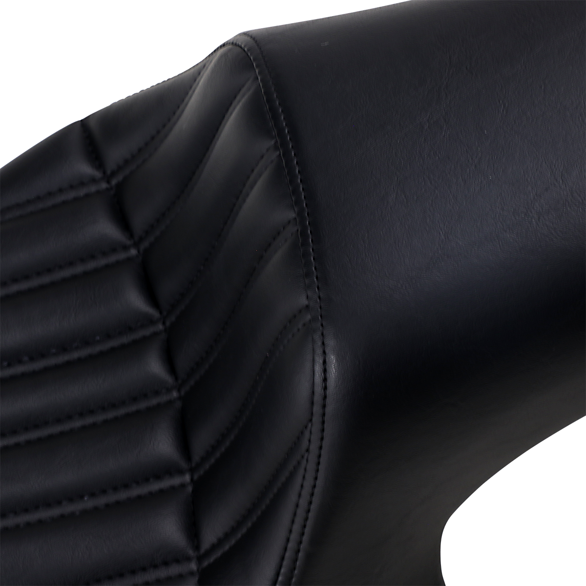 Black Saddlemens Profiler 2-Up front knuckle motorcycle seat for XV 950 models, designed for comfort and style.