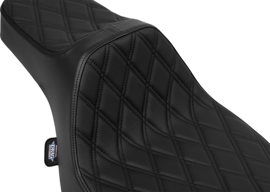 Drag Specialties Predator III Extended Reach Seat for FLH/FLT motorcycles, featuring a comfortable, contoured design for 2023-2025 models.