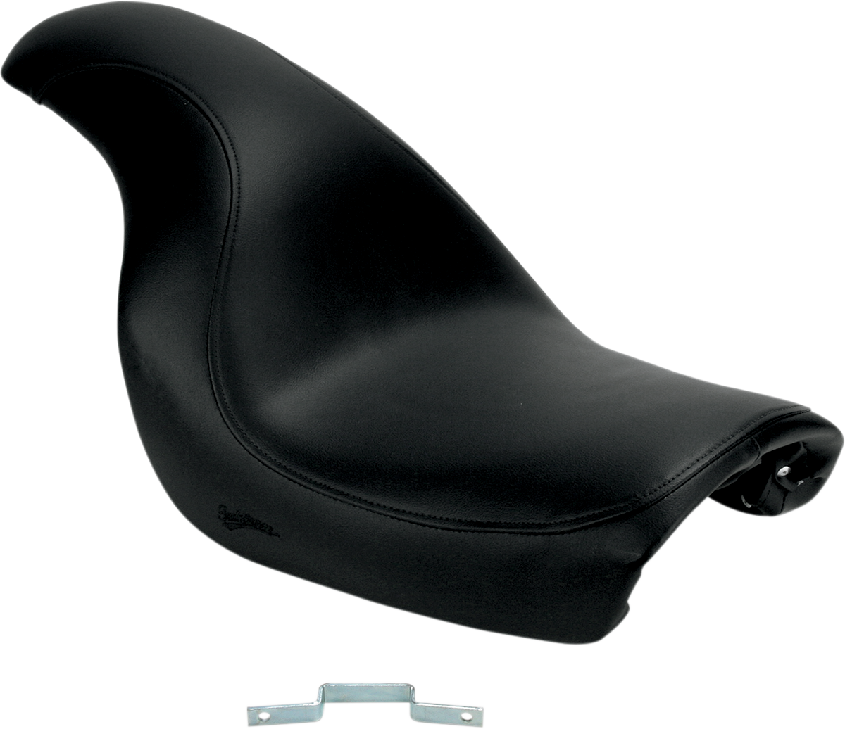 Black SADDLEMEN Profiler seat for VN1500 motorcycle, smooth design, durable seat with sleek appearance.