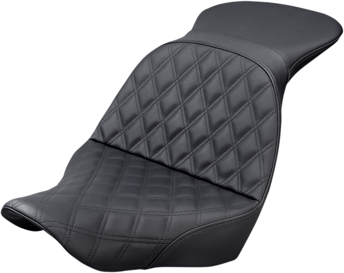 Bill's Exhausts SADDLEMEN Explorer Seat with lattice stitching for Softail 2018-2019 motorcycle, featuring comfortable design and durable material.
