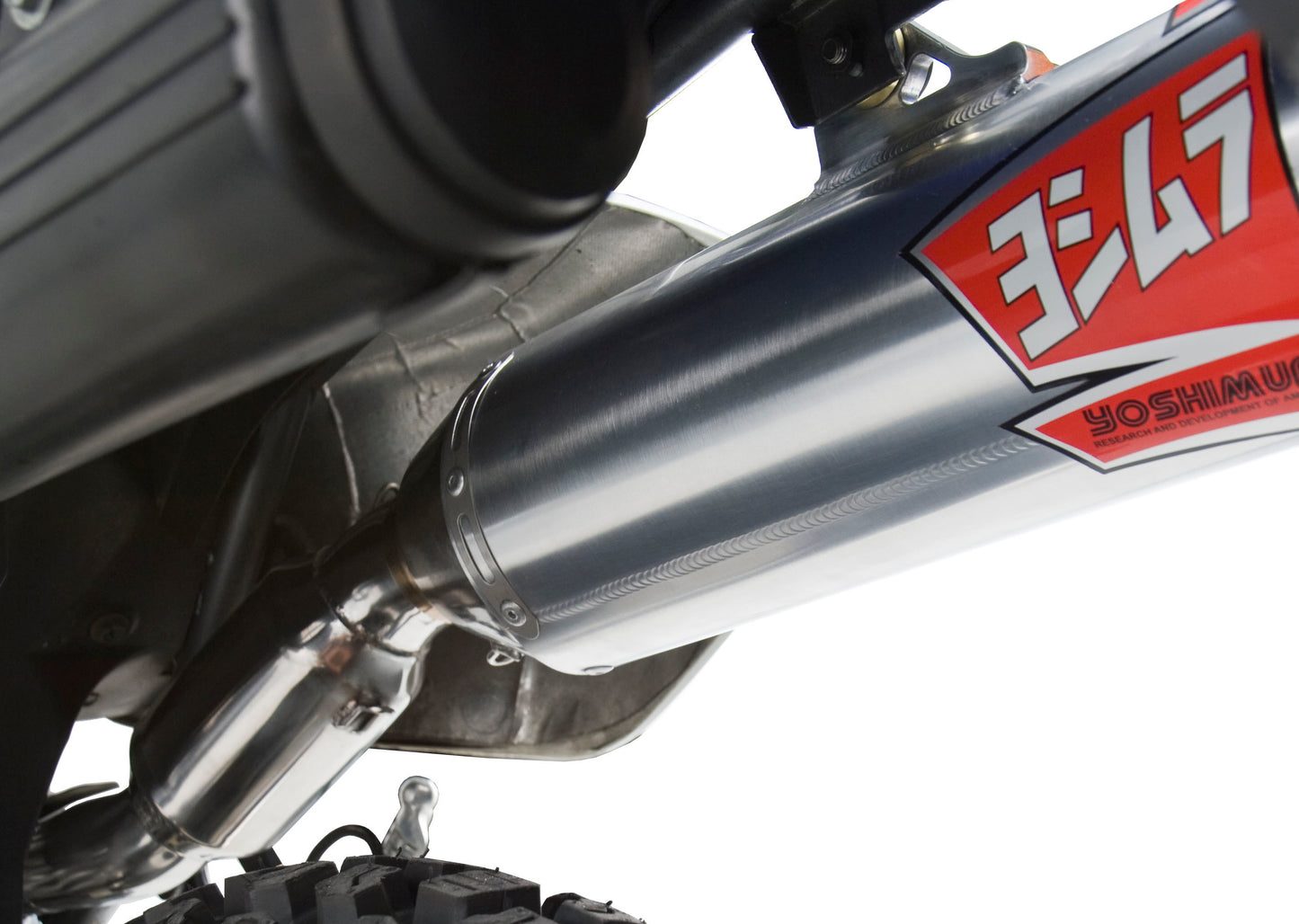 YOSHIMURA Street RS-2 slip-on exhaust with SS aluminum body and matte carbon fiber end cap, designed for motorcycle performance.