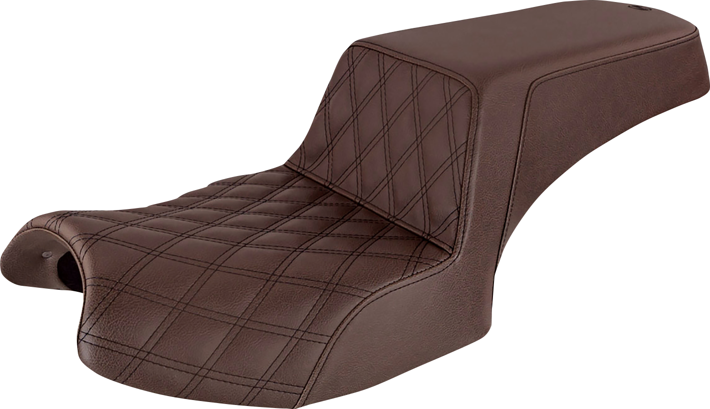 Brown SADDLEMEN Challenger I20-06-172BR front lattice and rear smooth seat for motorcycle, designed for comfort and style.
