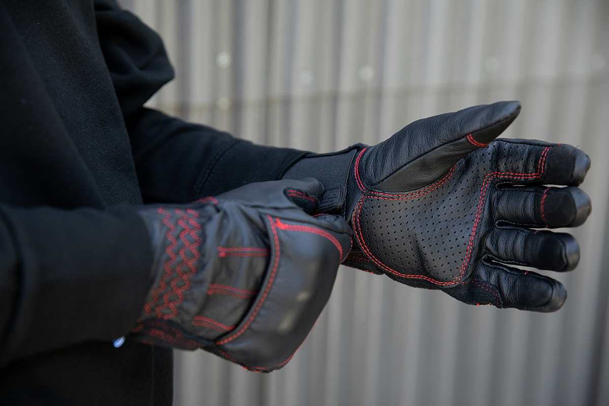 Bill's Exhausts BILT WELL Belden Gloves Redline 2XL, red motorcycle gloves with reinforced knuckles and adjustable wrist straps.