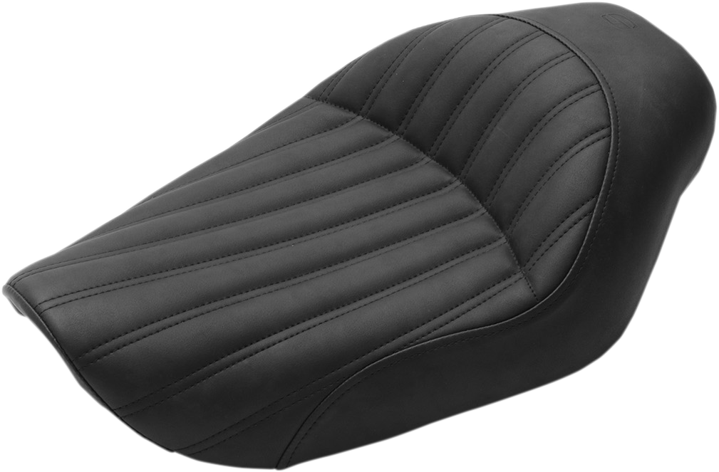 Black SADDLEMEN Knuckle Solo Seat with ribbed design for FXD models '96-'03, shown on motorcycle seat with textured surface.