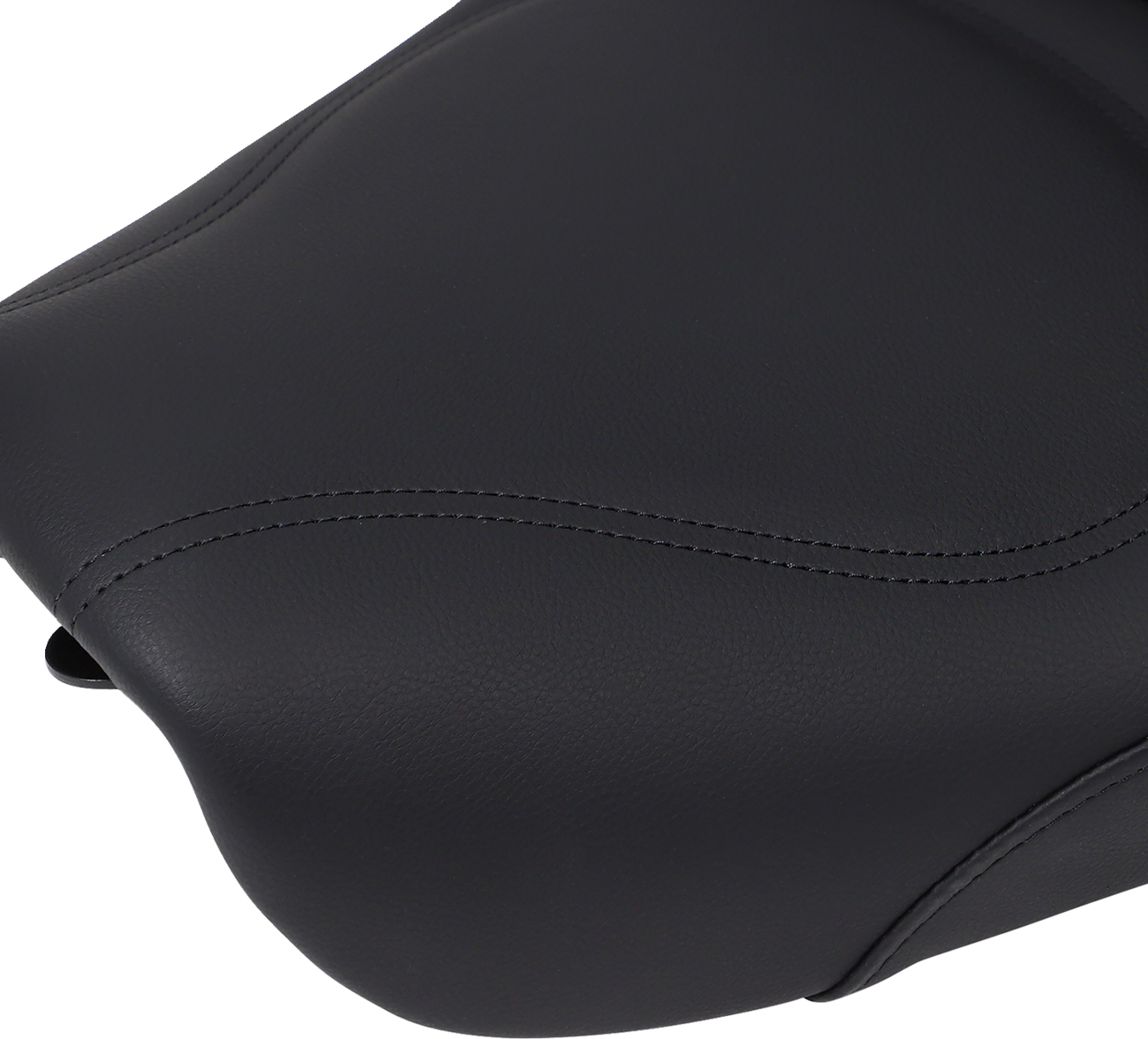 Black SADDLEMEN Explorer motorcycle seat without backrest, stitched design, compatible with FXD 2004-2005 models.