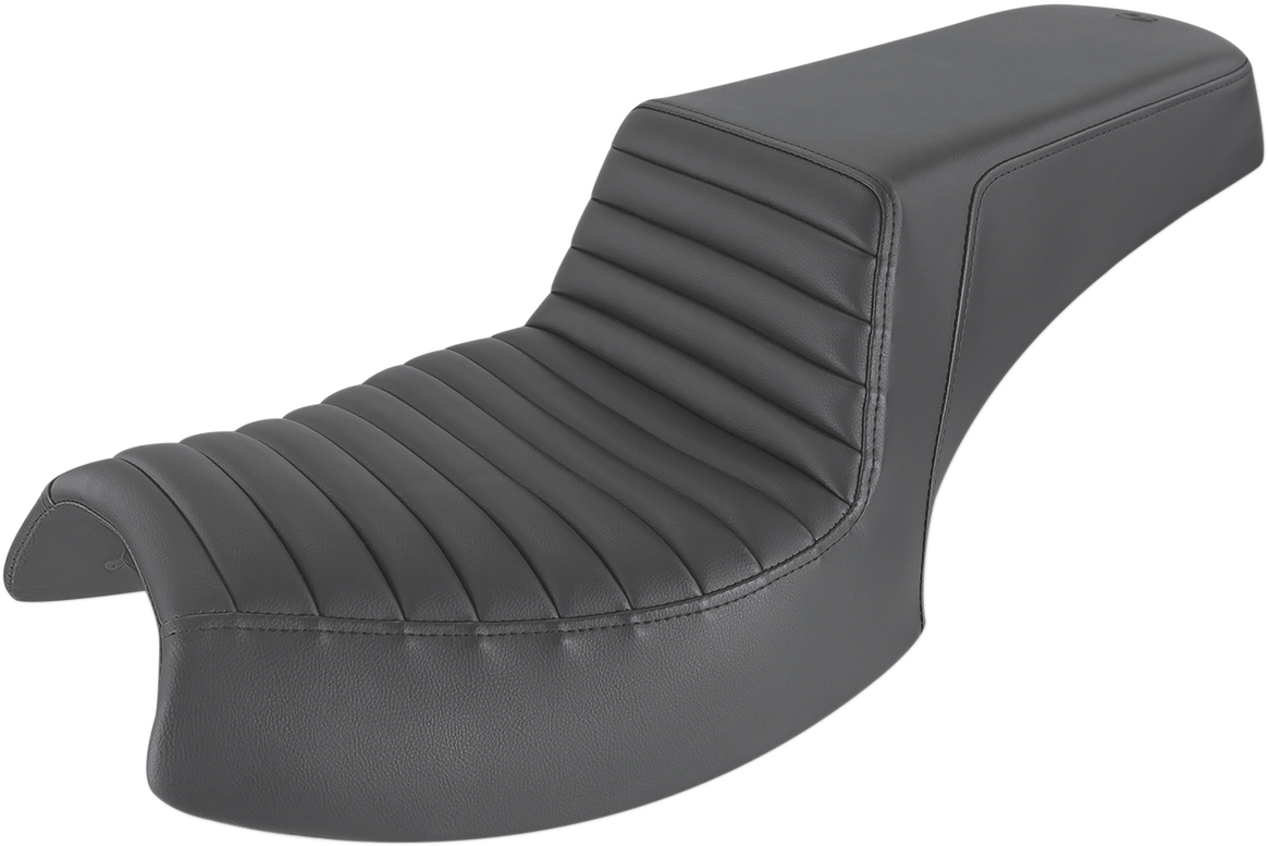 Black SADDLEMEN Step Up Seat for Challenger I20-06-171, front Tuck-n'-Roll and rear smooth seat, designed for motorcycle comfort and style.