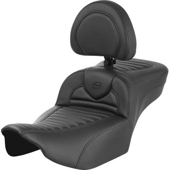 SADDLEMEN Roadsofa™ Extended Reach Seat with backrest for FLTR/FLHX 2023-2024, featuring tuck-n-roll design on motorcycle seat.