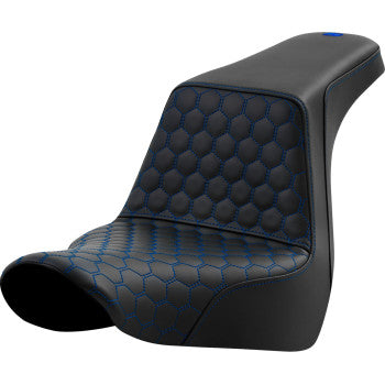 SADDLEMEN Step-Up Seat in honeycomb blue stitching for FL/FX models 2018-2024, featuring stylish design and comfortable padding.
