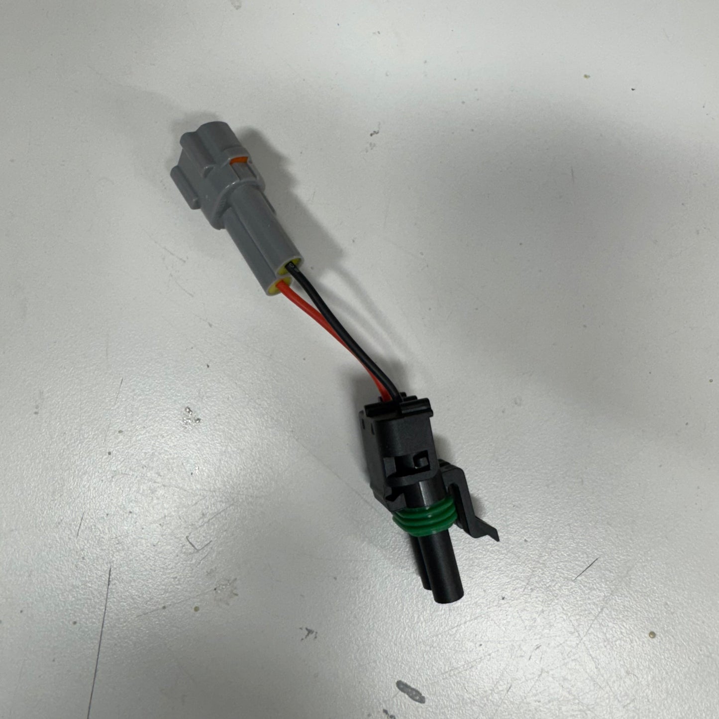 Elektrisches Racing Baja Designs S2 adaptor for Sur-Ron, Talaria MX3, and E-Ride Pro electric bikes, shown with connector and mounting details.