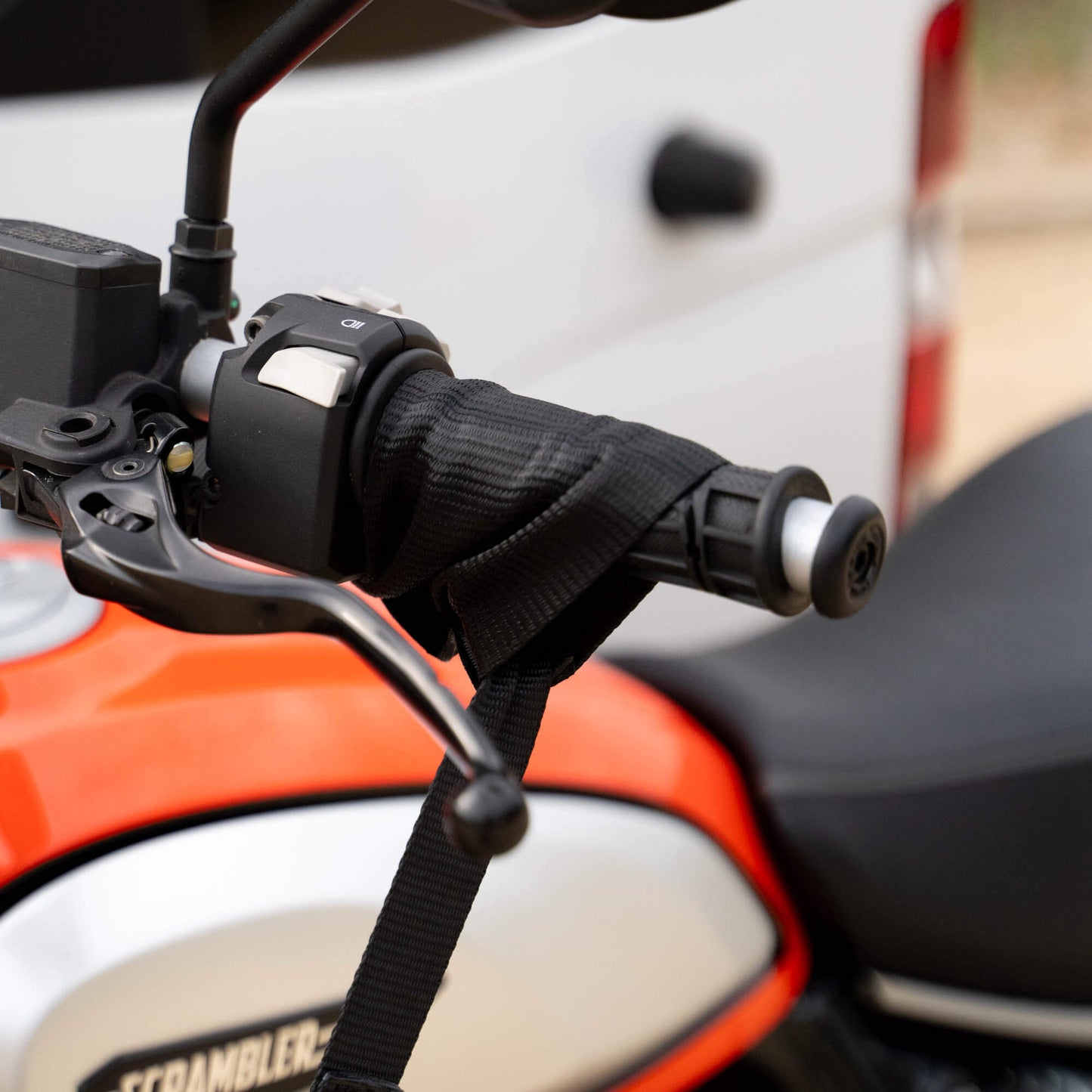 HandleCuff Ratcheting Tie Downs - Howling Moto