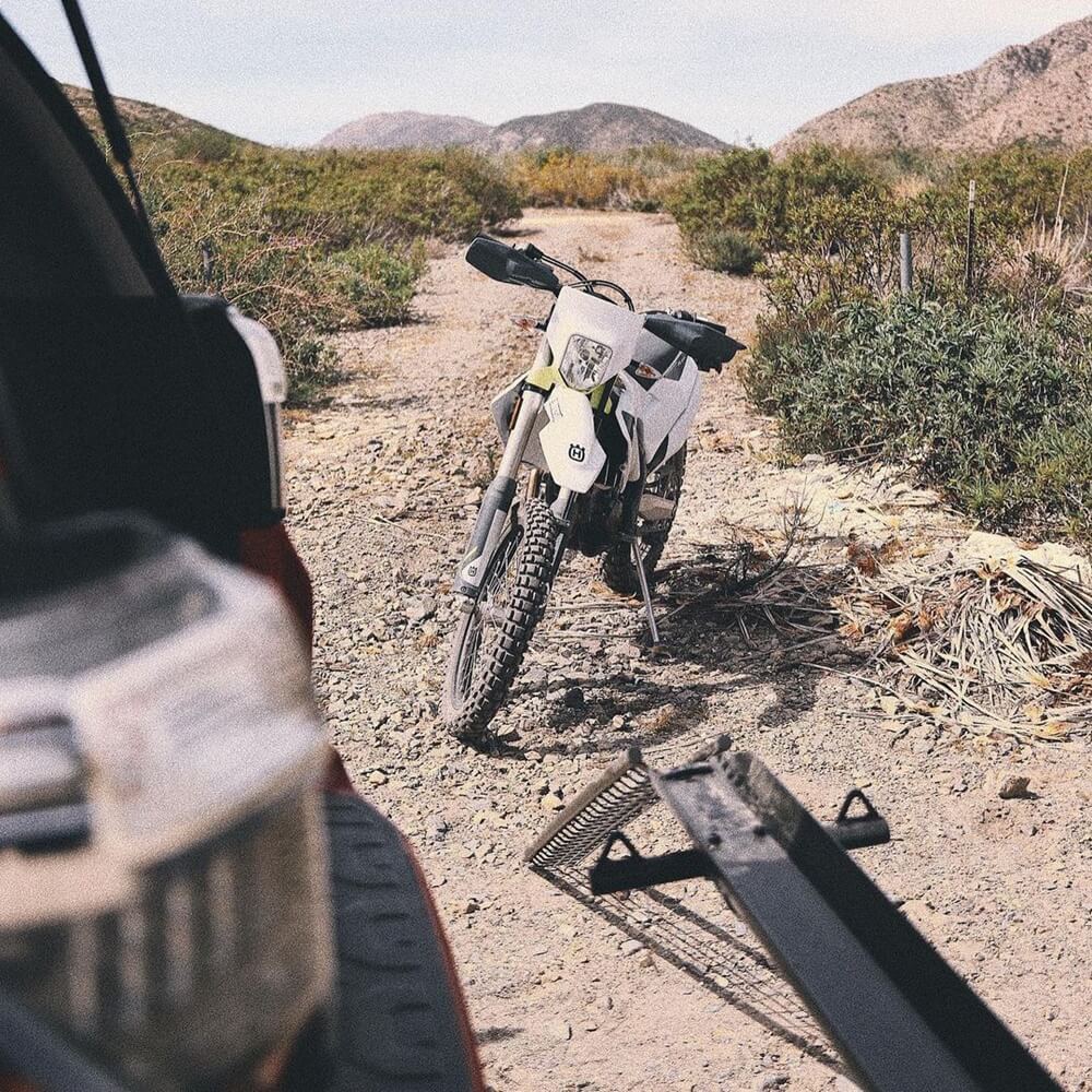 MotoTote M3 Motorcycle Hitch Carrier - Howling Moto
