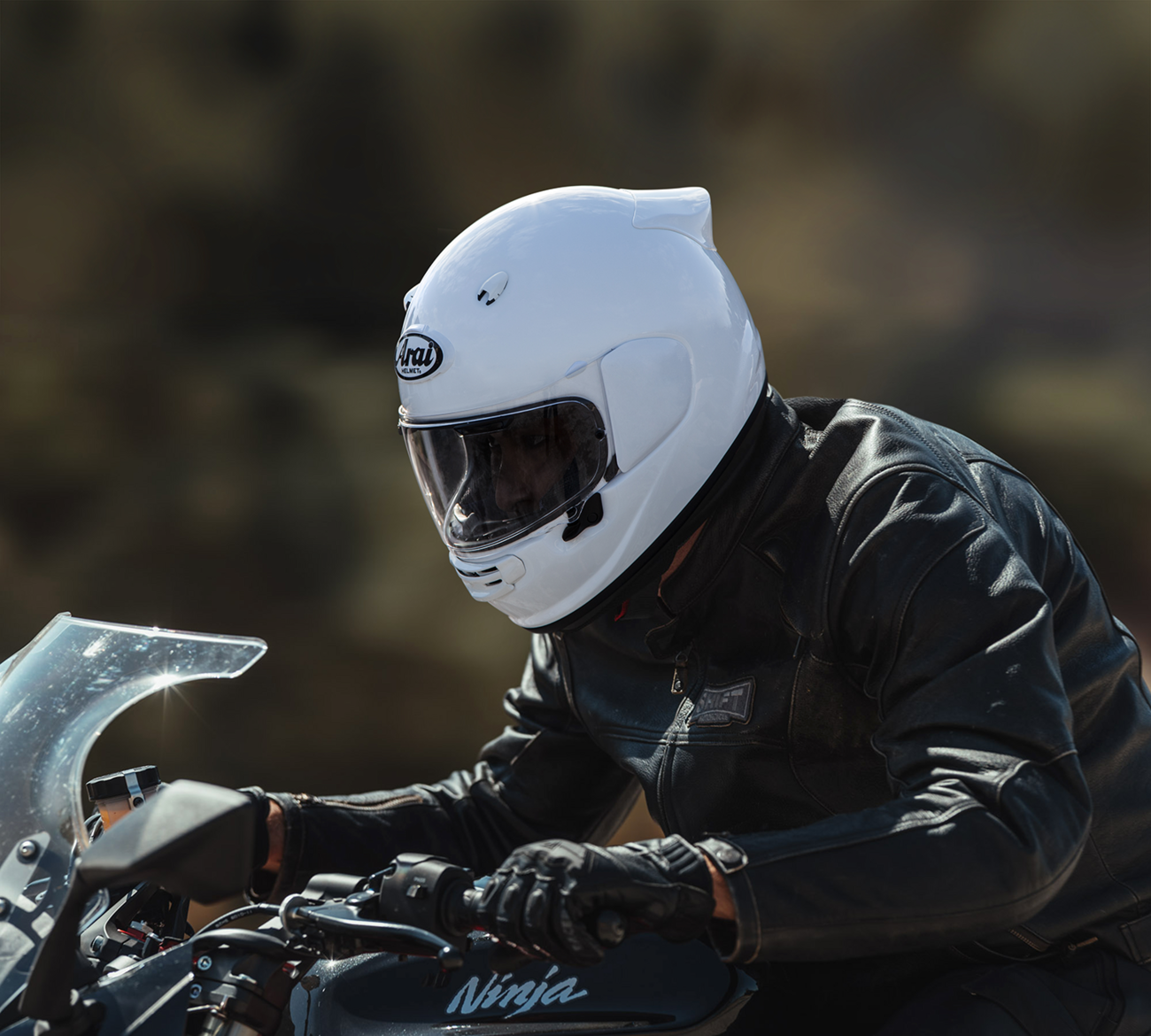 Arai Helmets Contour-X helmet in diamond white color, size XS, featuring sleek aerodynamic design and vented shell.