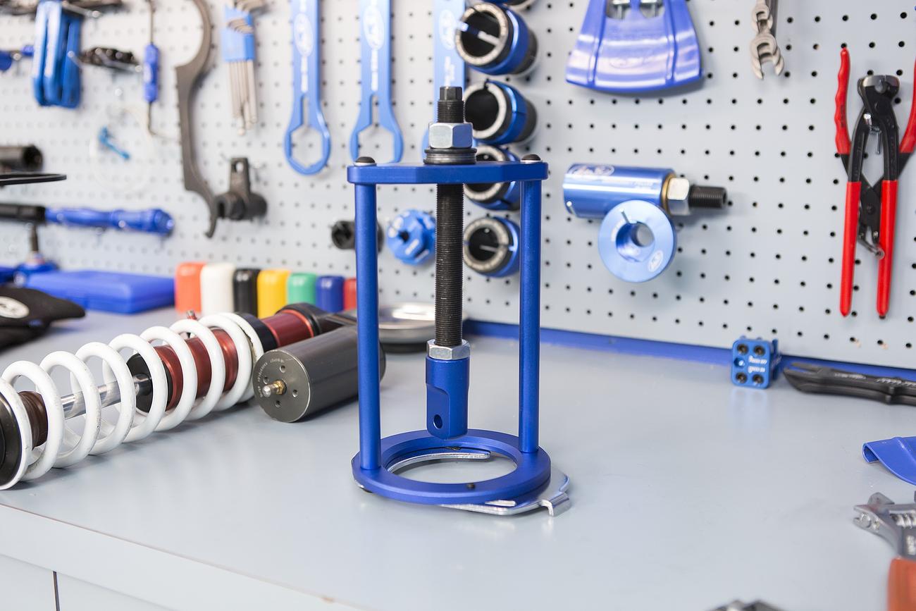 Shock Spring Compressor - Howling Moto