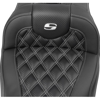 Bill's Exhausts SADDLEMEN RoadSofa™ seat with backrest, carbon fiber finish, lattice and silver stitching for FLTR/FLHX 2023-2024 bikes.