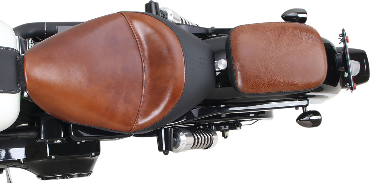 Bill's Exhausts Saddlemens Lariat Pad 7-inch saddle seat pad for motorcycle seats with comfortable cushioning and stylish design.