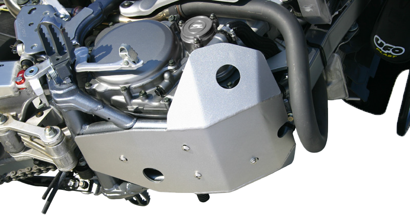 ZETA, ZETA ZE55-2300 Skid Plate for Suzuki Vehicles – Durable Aluminum Protection