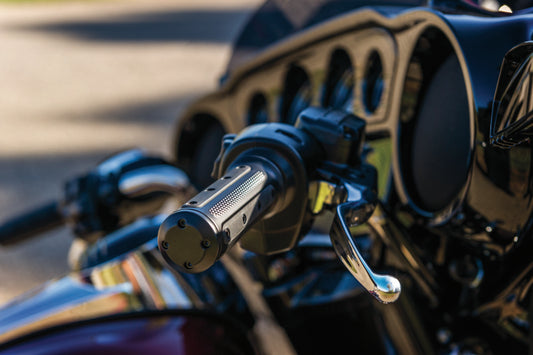 Kuryakyn Heavy Industry Grips throttle-by-wire black for motorcycle handlebars, featuring textured surface and ergonomic design.