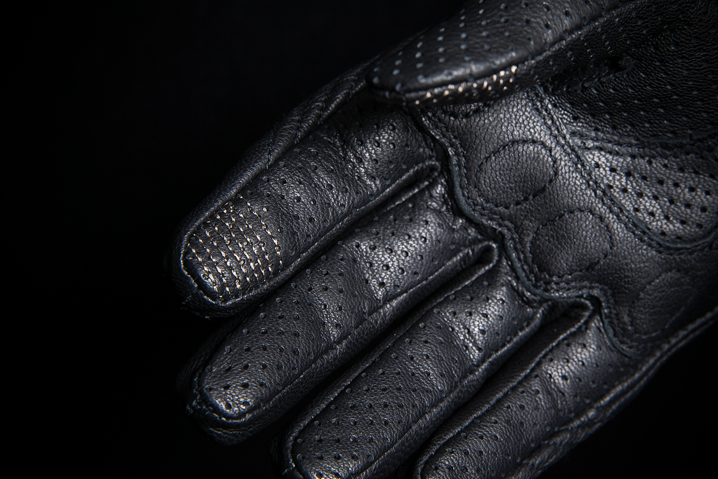 ICON Women's Pursuit Classic™ perforated black gloves in medium size, designed for style and comfort.