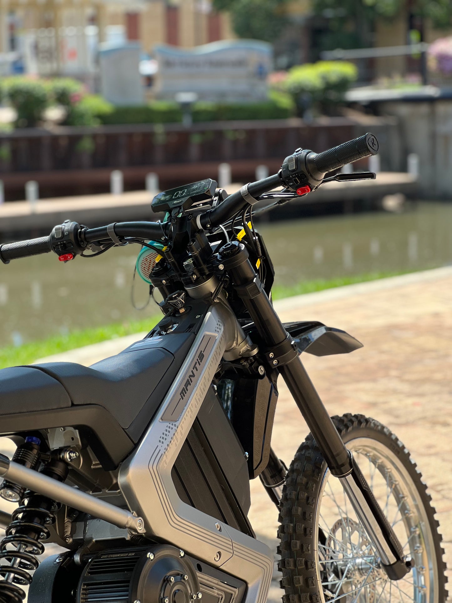 Rawrr Mantis Electric All-Terrain Bike