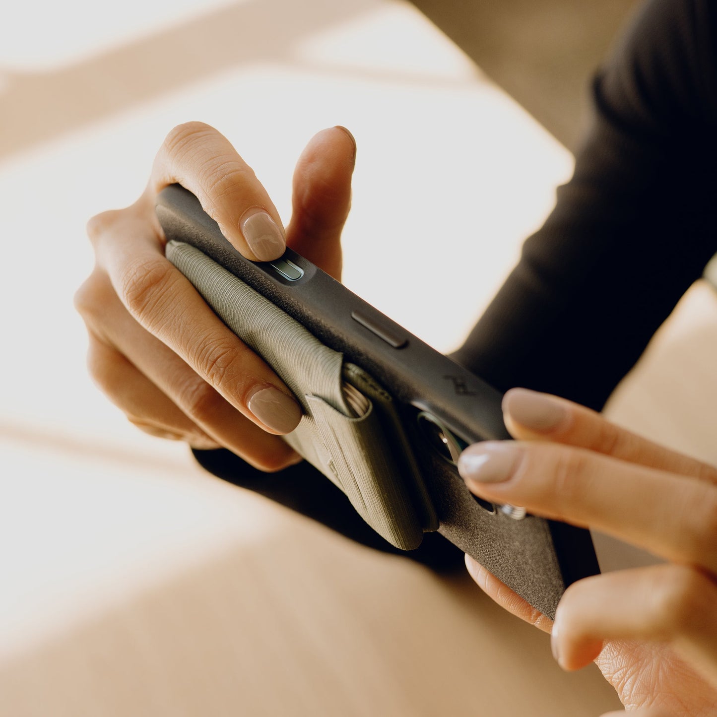 Everyday Case | iPhone 16 Plus Charcoal - Howling Moto