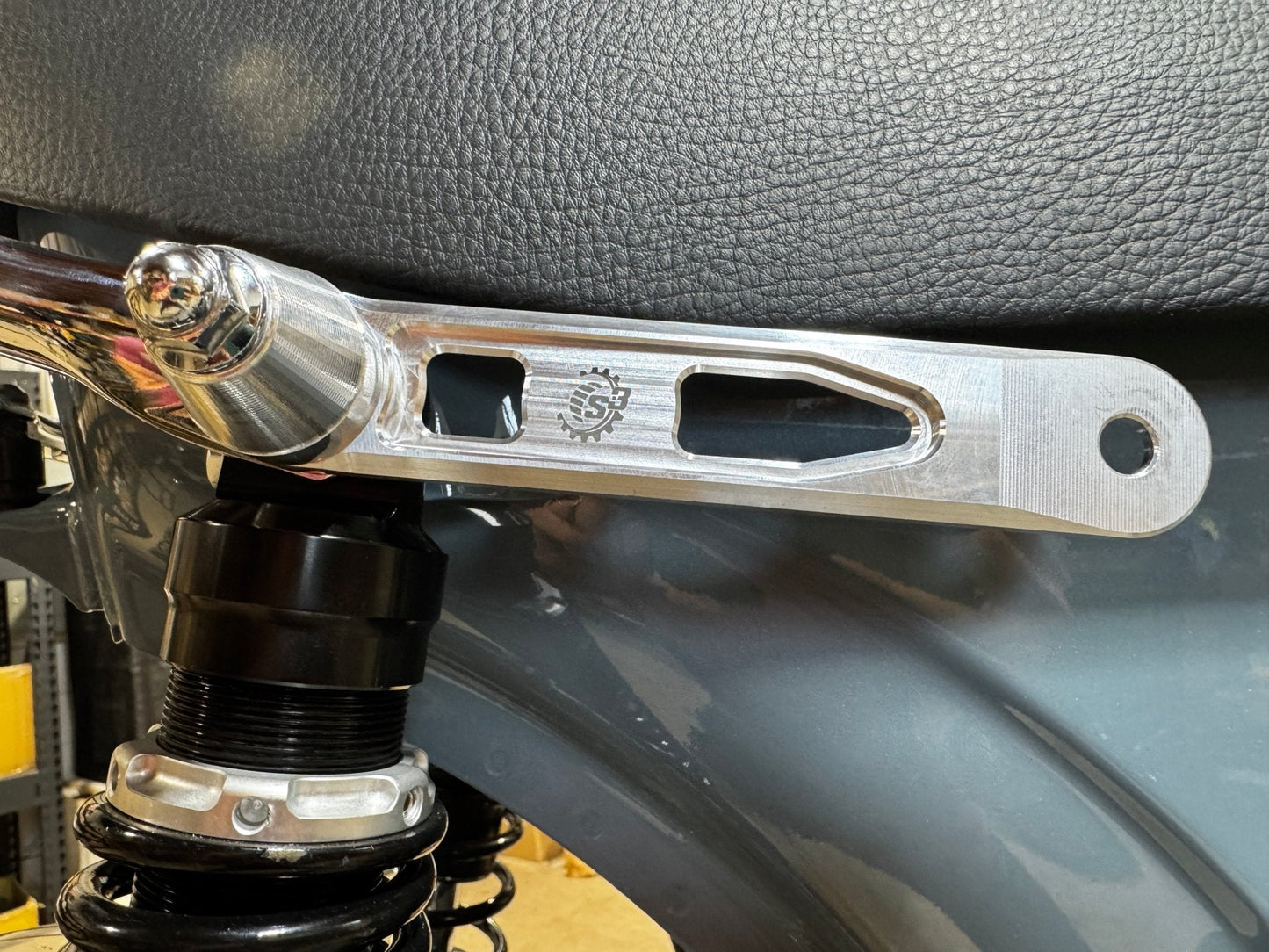 S3 Muffler mount - Honda DAX - Howling Moto