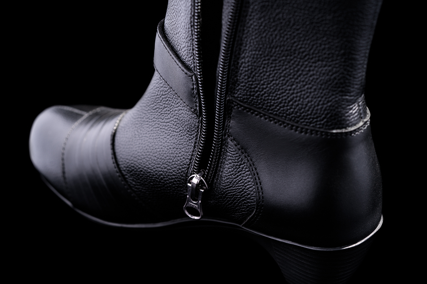 Black ICON Women's Tuscadero™ boots by Bill's Exhausts, US size 5, featuring stylish leather design and ankle-height silhouette.