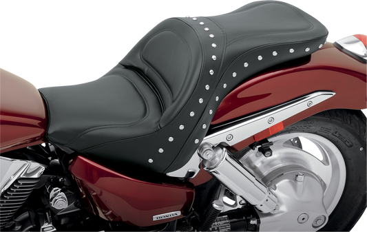 Bill's Exhausts SADDLEMEN Explorer Special Seat for VT1300C motorcycle, showing the black, cushioned seat with sleek design.