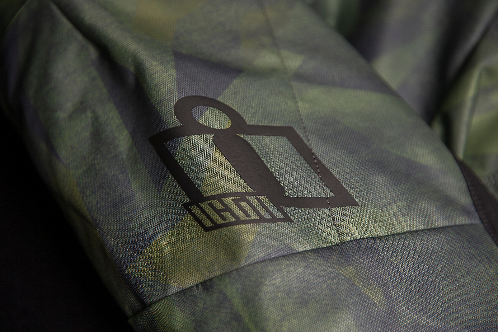 Bill's Exhausts ICON Airform Battlescar™ Green Jacket in 2XL, featuring a sleek design and durable fabric for outdoor wear.
