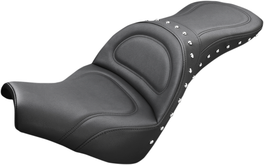 SADDLEMEN Explorer Special Seat for motorcycles, black leather with detailed stitching, designed for comfort and durability.