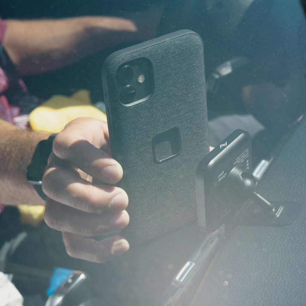 Car Mount | Charging Qi1 - Howling Moto