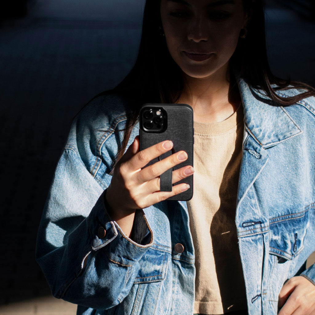 Everyday Loop Case | iPhone 14 | Charcoal - Howling Moto