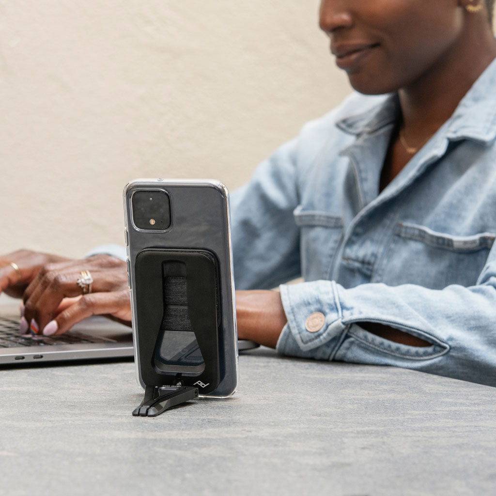 Universal Adapter - Howling Moto