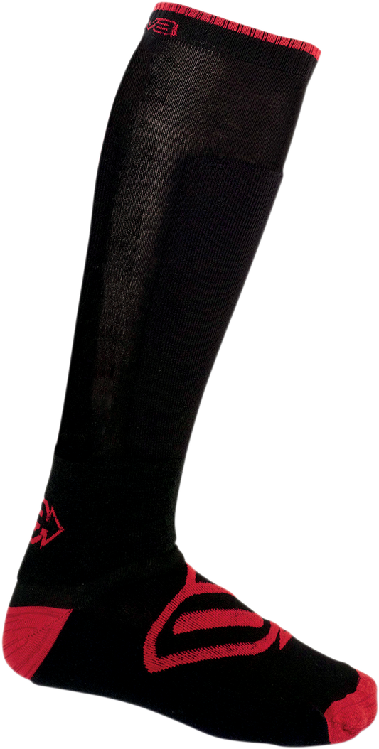 ARCTIVA heavyweight black and red insulator socks for cold weather, size 6-9, designed for warmth and comfort in winter boots.