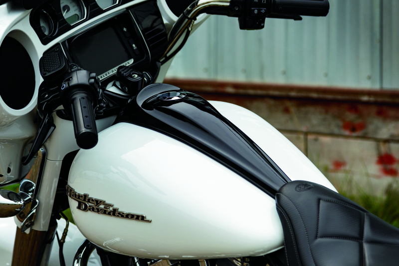 Kuryakyn Smooth Dash Console for Harley Davidson 2008-2009 models, black motorcycle dashboard with sleek design