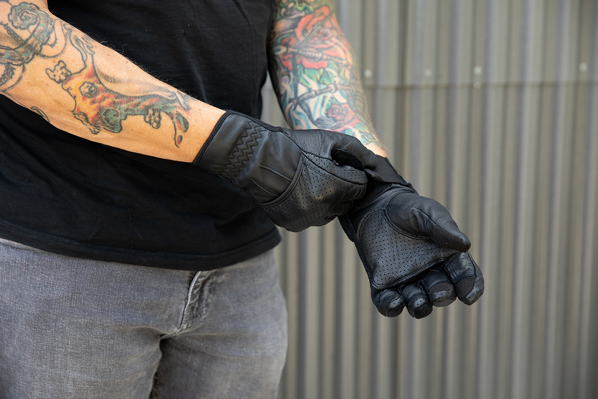 Black BILTWell Borrego Gloves in large size, showing the protective and stylish leather design suitable for riding or outdoor activities.