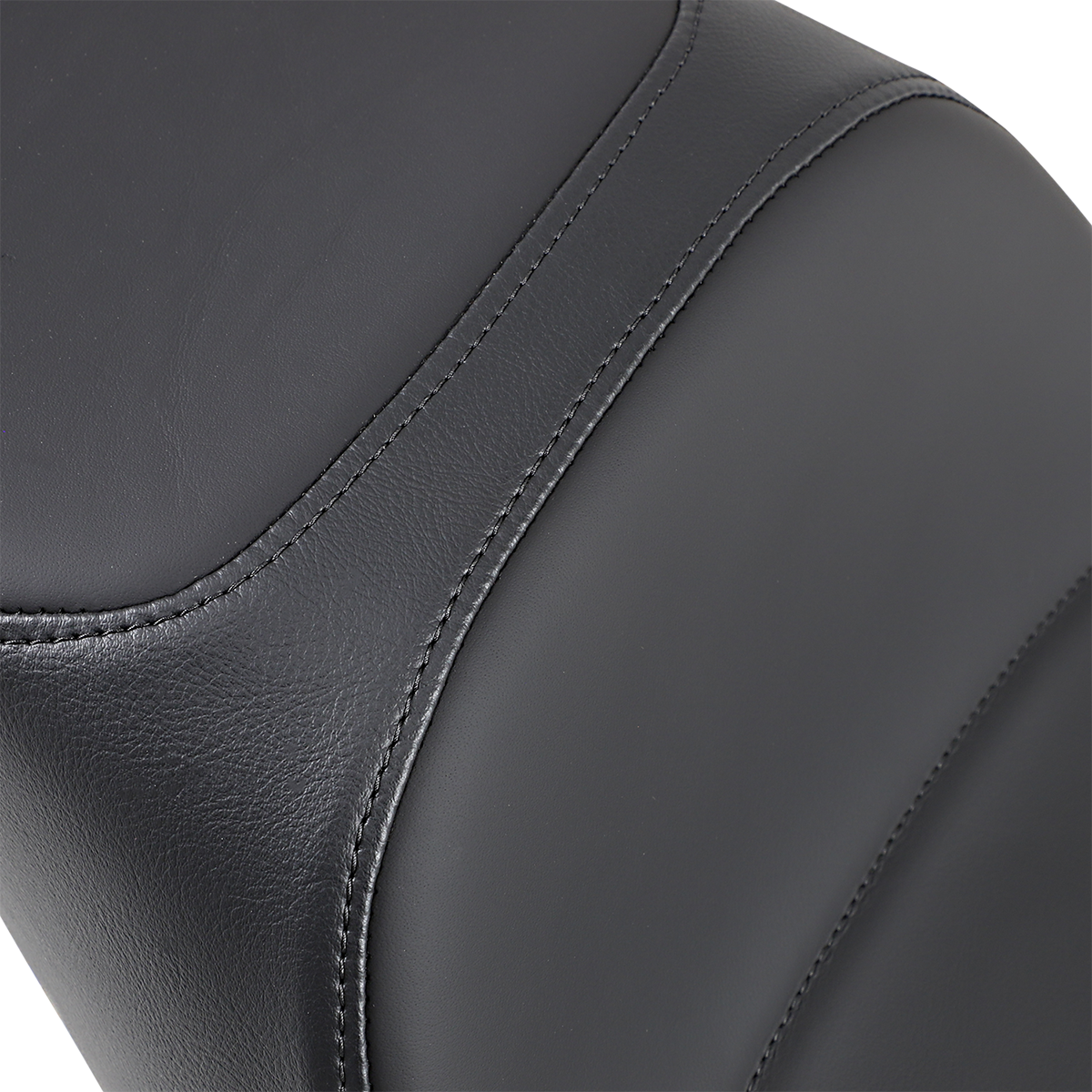 Extended reach Predator seat by Drag Specialties for Harley FL 1997-2007, showcasing the comfortable, contoured motorcycle seat design.