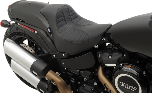 EZ-Solo seat with Scorpion Stitch from Drag Specialties for FXFB/S 2018-2022, featuring vinyl comfort and easy installation.