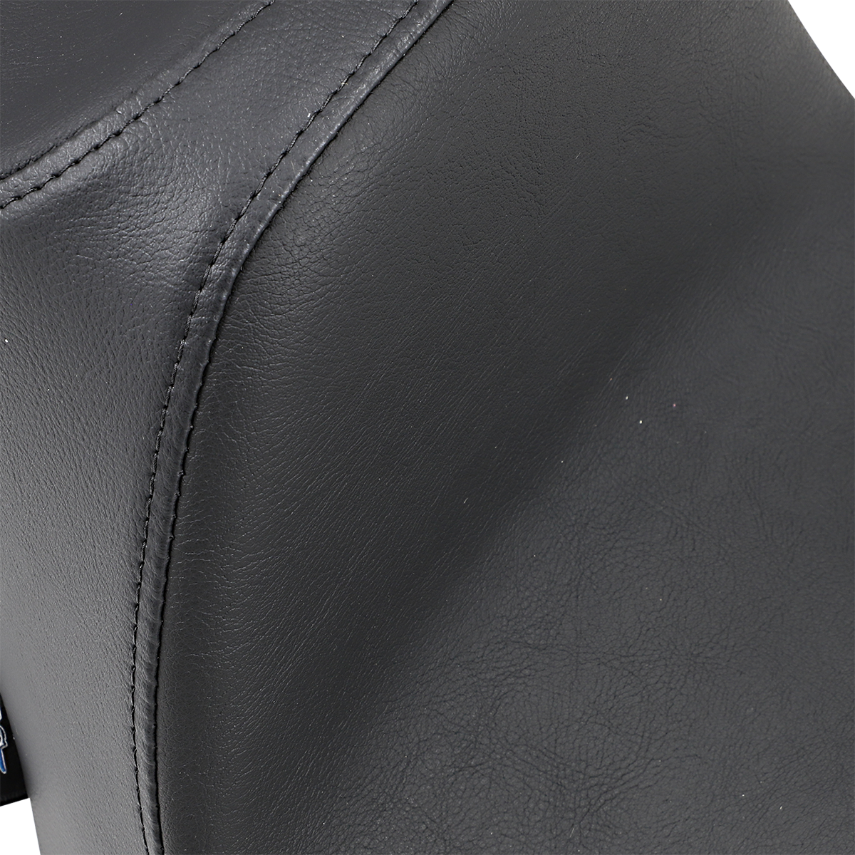 Drag Specialties Predator III smooth seat for Harley XL '04-'22, motorcycle seat with sleek design and comfortable padding