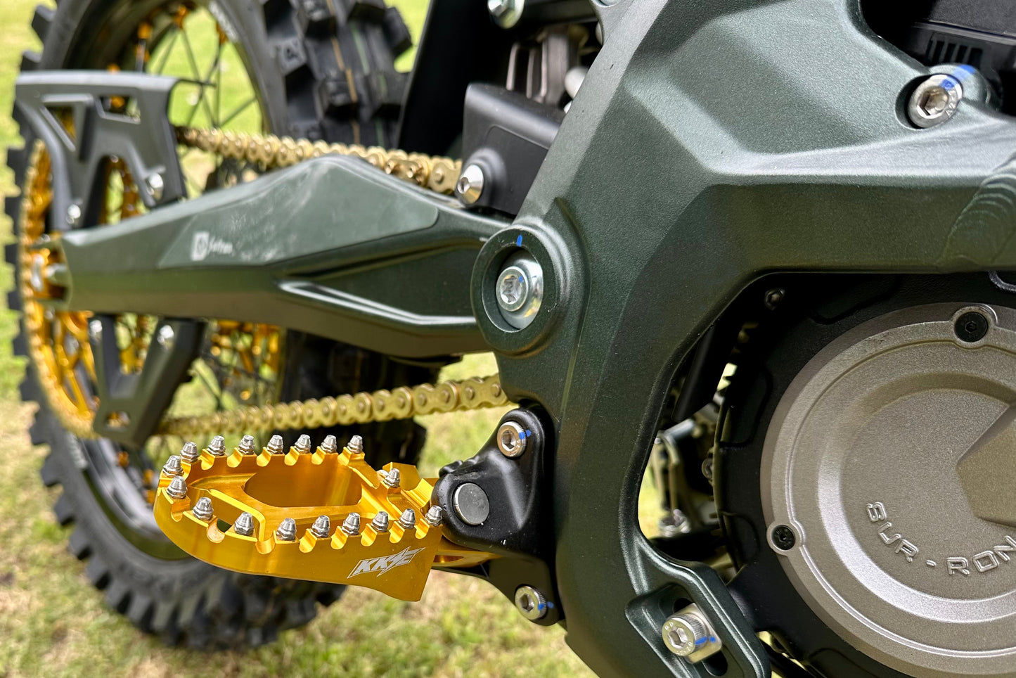 KKE Footpegs Billet Foot Rest For SurRon Ultra Bee 2023-2024 E-Bike (Collective) - Howling Moto