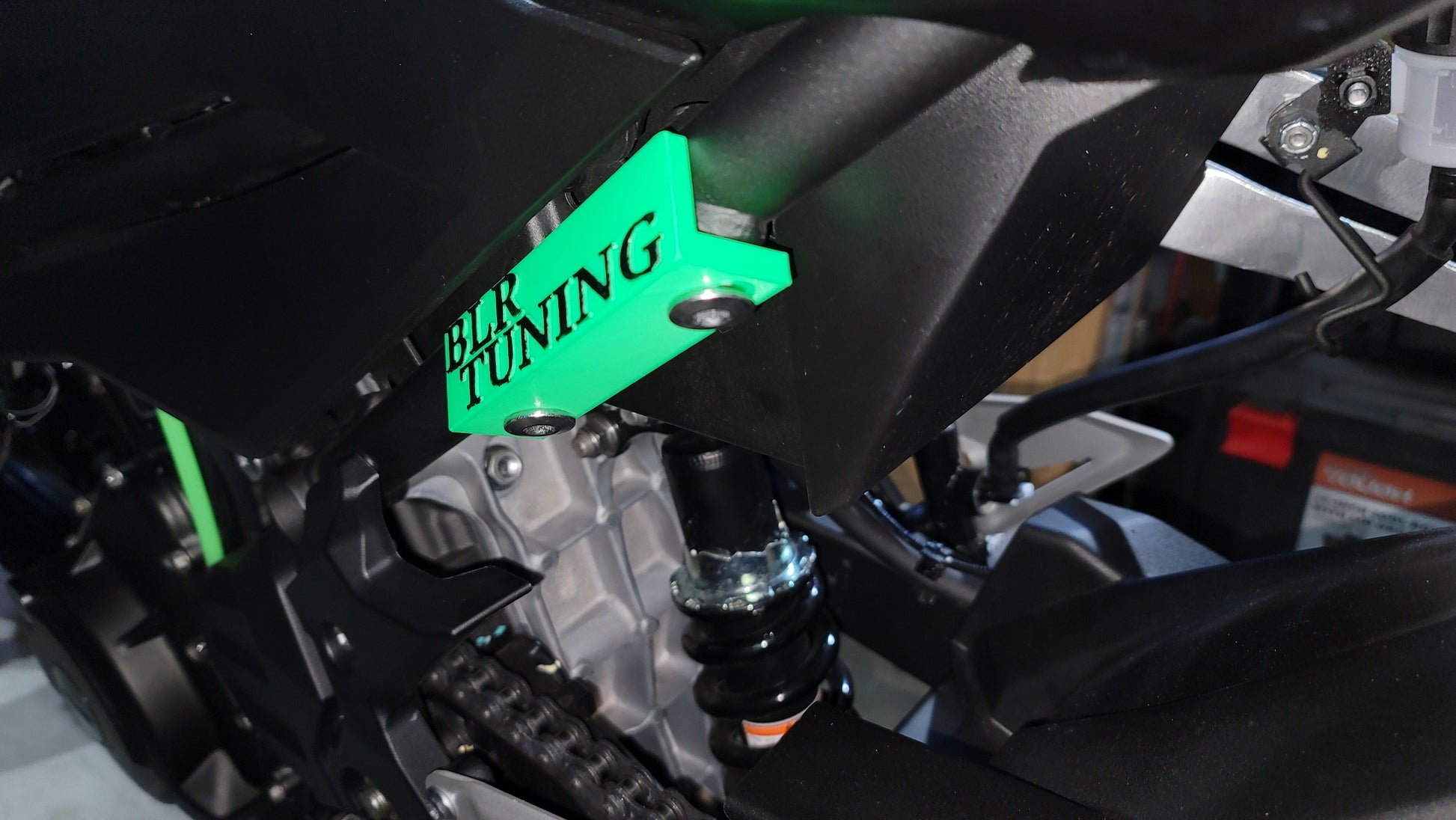KAWASAKI Z400 & NINJA 400 PASSENGER PEG DELETE PLATE - Howling Moto