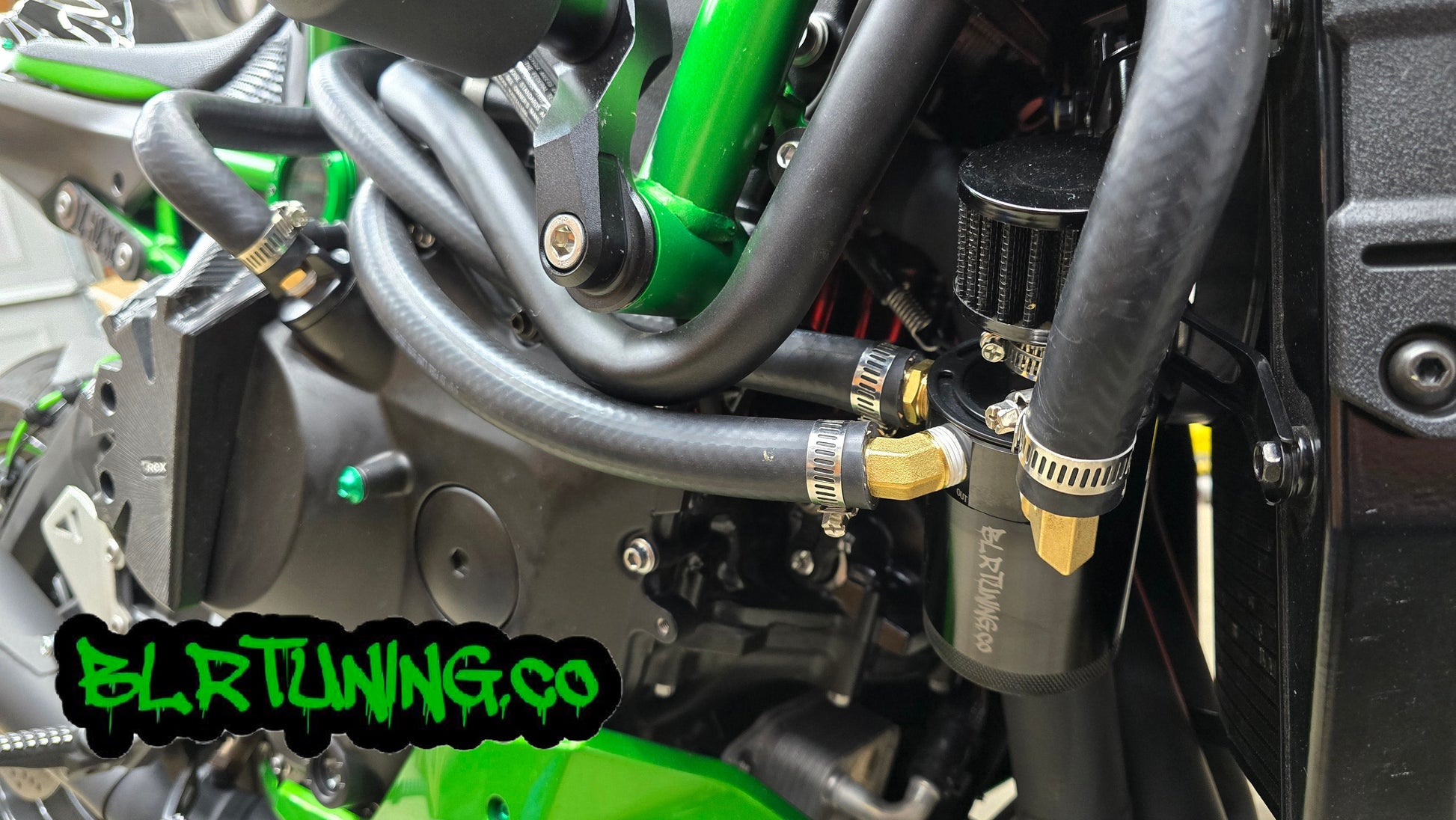 KAWASAKI ZH2 AIR OIL SEPARATOR 3 PORT CATCH CAN - Howling Moto